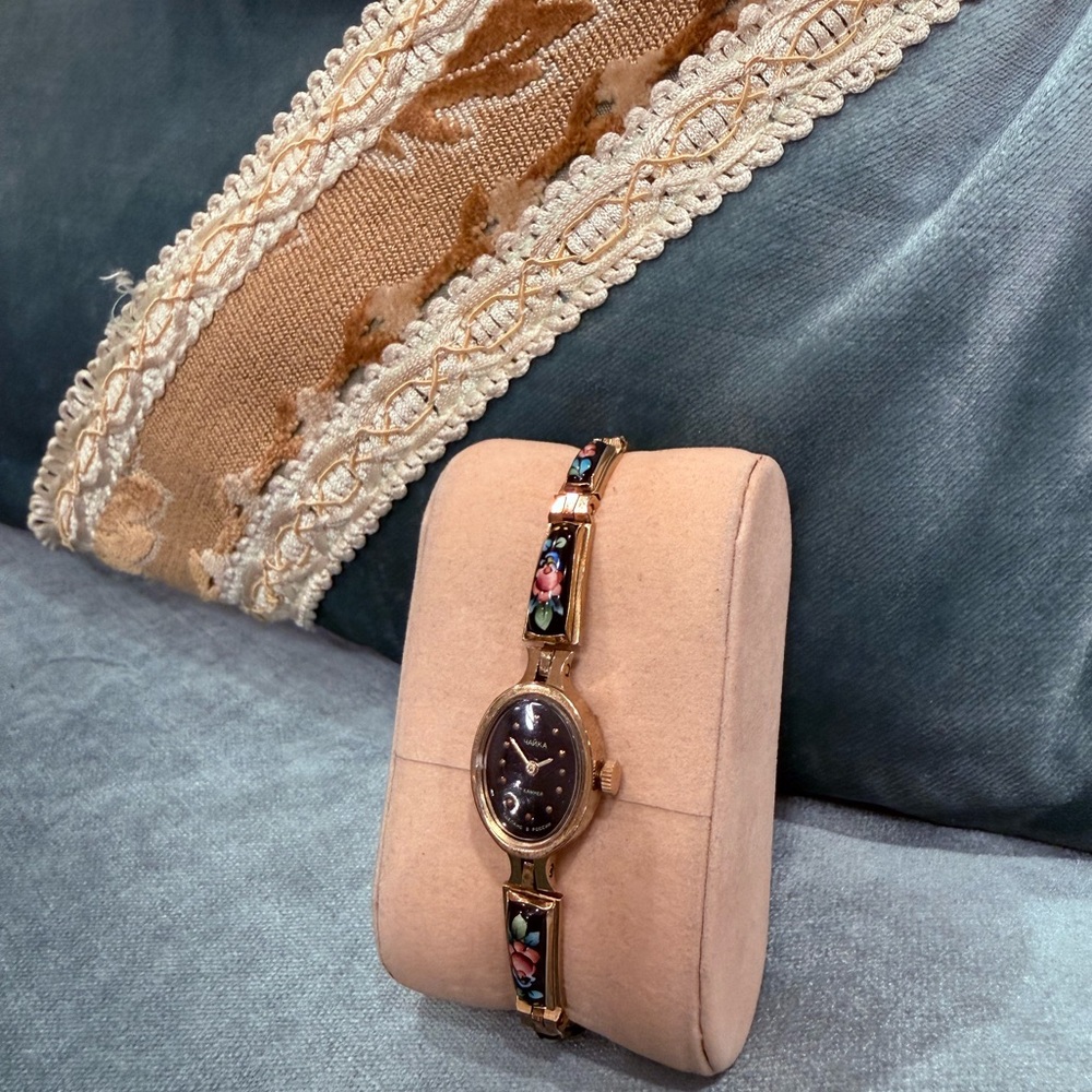Vintage Chaika USSR Women’s Mechanical Watch – Floral Enamel Bracelet